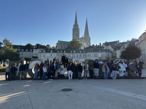 Les élèves de Seconde se sont rendus à Chartres pour une journée de pèlé@sion, à mi-chemin entre le pèlerinage et la journée de cohésion