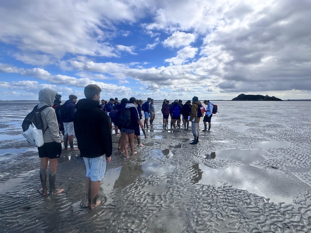 Élèves de première lors de la traversée de la baie du Mont-Saint-Michel