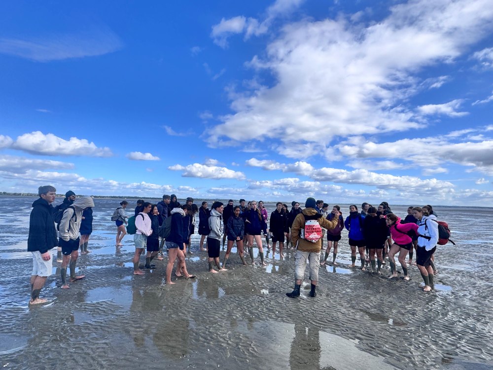 Élèves de première lors de la traversée de la baie du Mont-Saint-Michel